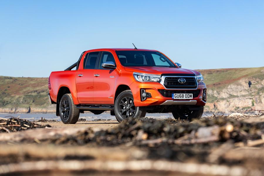  Toyota Hilux Invincible X Double Cab 2018 года  (UK) (фото 4 из 40)